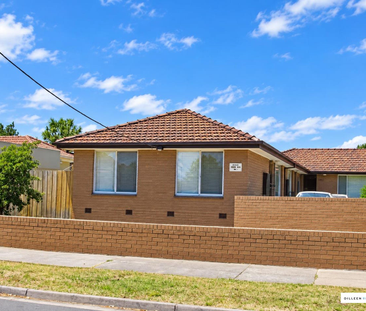 Comfortable & Convenient Living in the Heart of Fawkner! - Photo 5