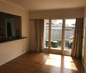 Convenient location - Photo 2