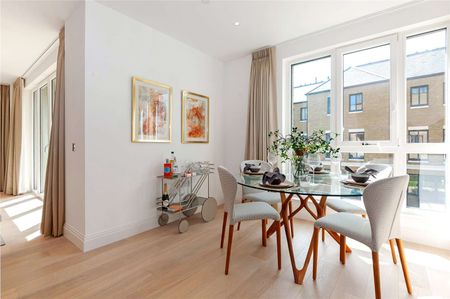 A luxury 3 bedroom apartment on the fifth floor of this contemporary riverside development. - Photo 2