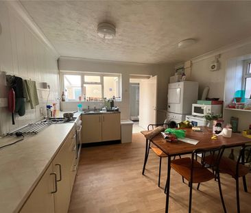 4 bedroom semi-detached house to rent - Photo 6