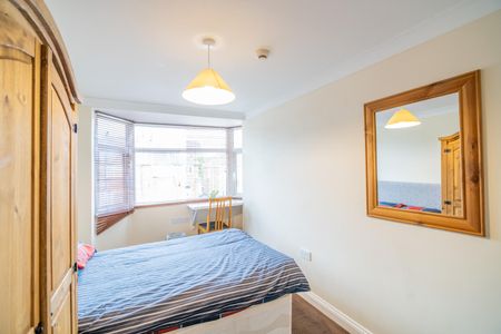 22 Abbotsford Road - Photo 2