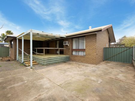 GOOD SIZE FAMILY HOME - Photo 2