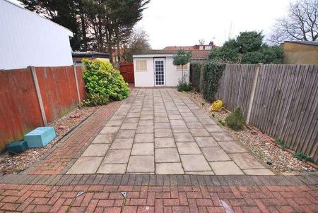 Devon Close, Perivale, Greenford, UB6 - Photo 5