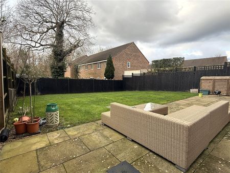 Pine Lodge Way, Epsom, Surrey, KT19 7AA - Photo 5