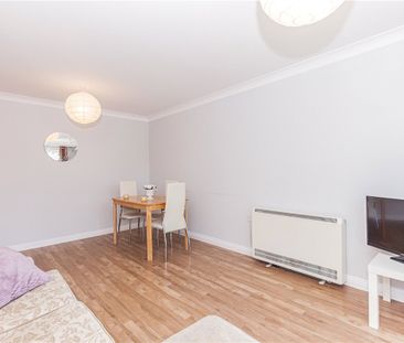 Well presented two bedroom/two bathroom first floor furnished apart... - Photo 1