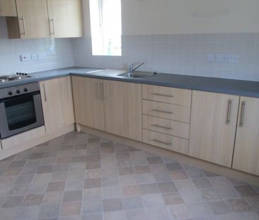 2 bed Apartment - To Let - Photo 5