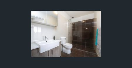 Low maintenance lifestyle - Photo 2