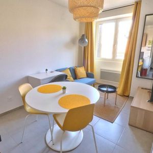 Location Appartement 1 pièce 21m² ST ETIENNE 42000 - Photo 2