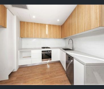 Luxury Three Bedroom Townhouse - Photo 3