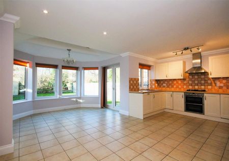 4 bedroom detached house to rent - Photo 4