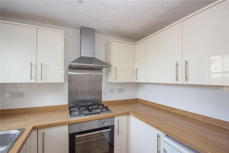 2 bedroom end of terrace house to rent - Photo 2