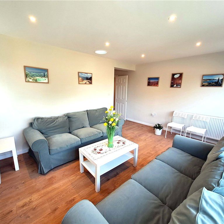Queen Eleanors Road, Guildford, Surrey, GU2 7SL - Photo 1