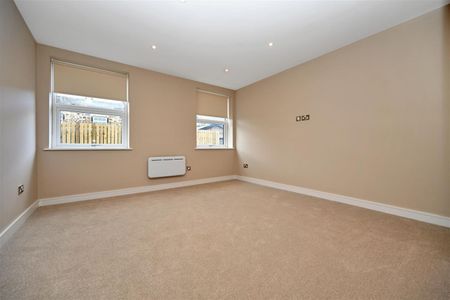2 bedroom Flat To Let - Photo 2