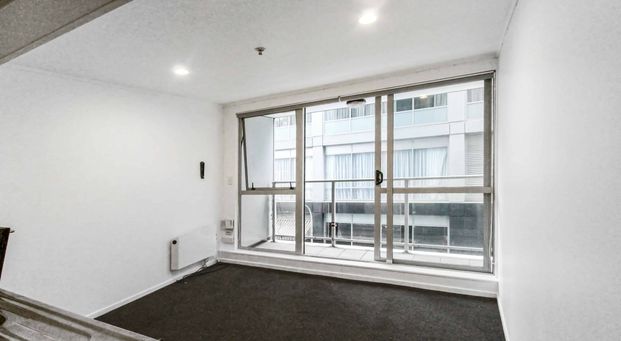 Two Bedroom City Apartment! - Photo 1