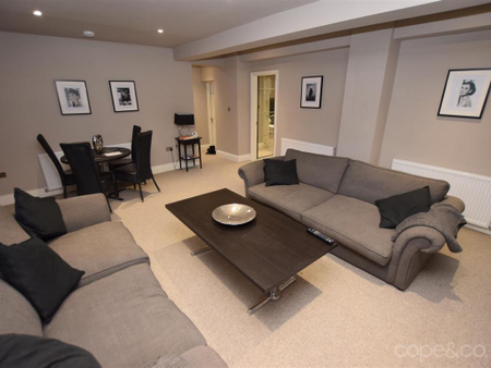 2 bedroom apartment to rent - Photo 4