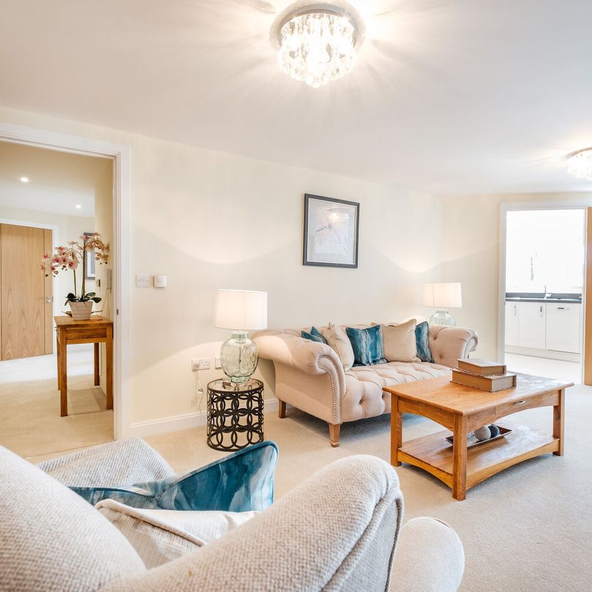 Available unfurnished now - Photo 1