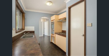 Light, Bright & Freshly Painted Home Near Schools and Shop - Photo 5