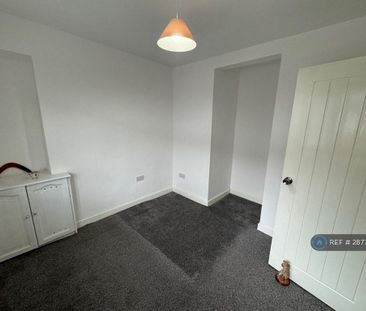 4 bedroom semi-detached house to rent - Photo 6