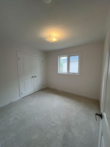 For Lease - 59 Wakefield Boulevard, Essa, Ontario - Photo 2