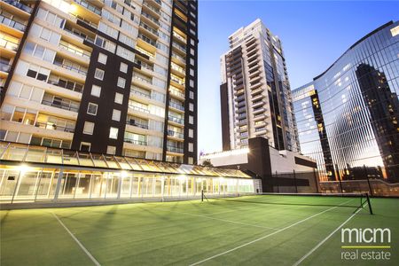 139/79 Whiteman Street - Photo 2