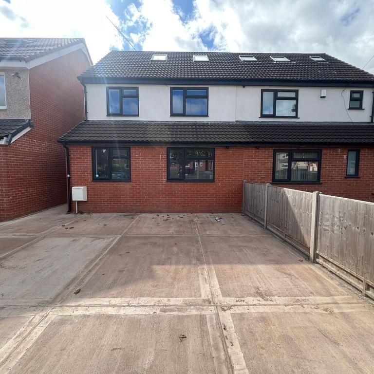 1 bedroom in a house share to rent - Photo 1