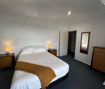 '94 FITZROY' - LARGE, FULLY FURNISHED GRAND 3 BEDROOM APARTMENT - Photo 3