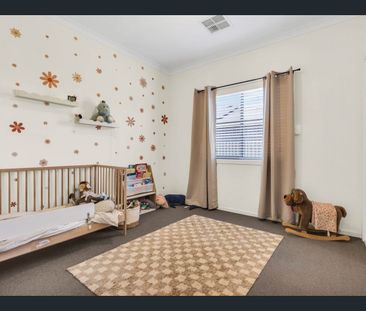 Beautiful Modern Family Home – Spacious, Stylish & Exceptionally Lo... - Photo 4