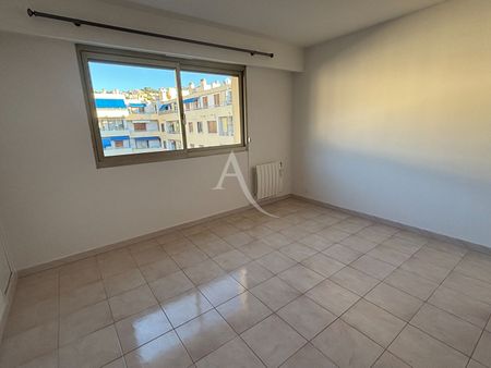 Location Appartement 3 pièces 72m² NICE 06100 - Photo 2