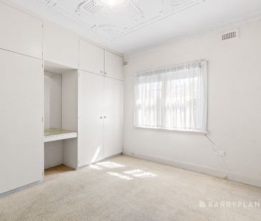 Two-bedroom in the heart of Mitcham - Photo 2