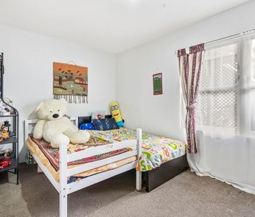 Great school zones, a solid and cozy home - Photo 1