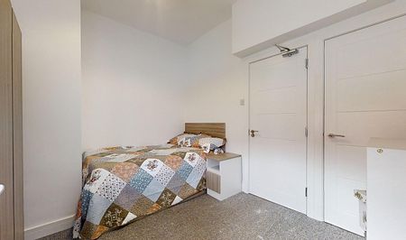 Spacious 6-Bedroom, 4-Bathroom Property Near Hallam University - Photo 2