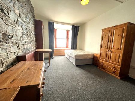 4 bedroom flat to rent - Photo 4