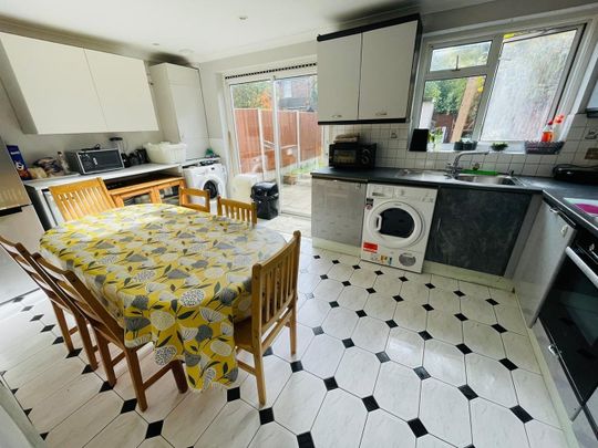 1 Bed Terraced House, Geary Road, NW10 - Photo 1