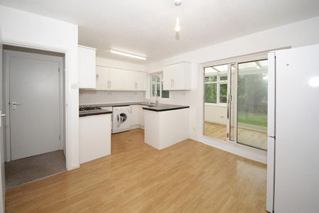 3 bedroom semi-detached house to rent - Photo 5