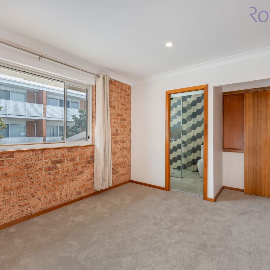 Two bedroom townhouse in sought after Merewether beach location - Photo 1