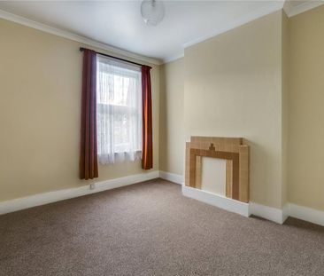 2 bedroom house in London - Photo 1