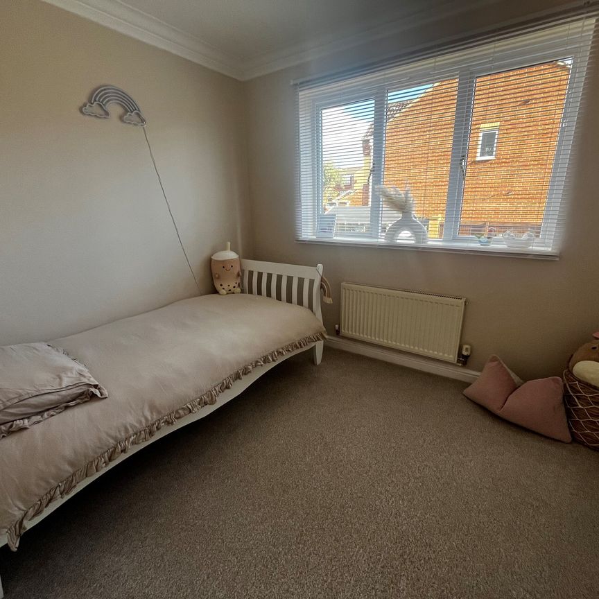 Holme Park Avenue, Chesterfield, S41 - Photo 1