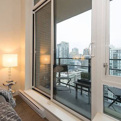 Furnished Penthouse Level 1 Bed + Den in Yaletown - Photo 1