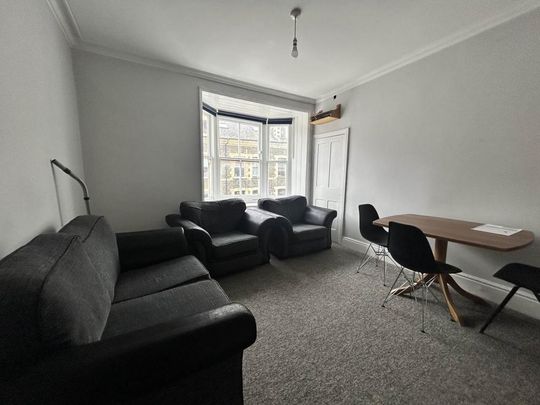 6 bedroom house to rent - Photo 1