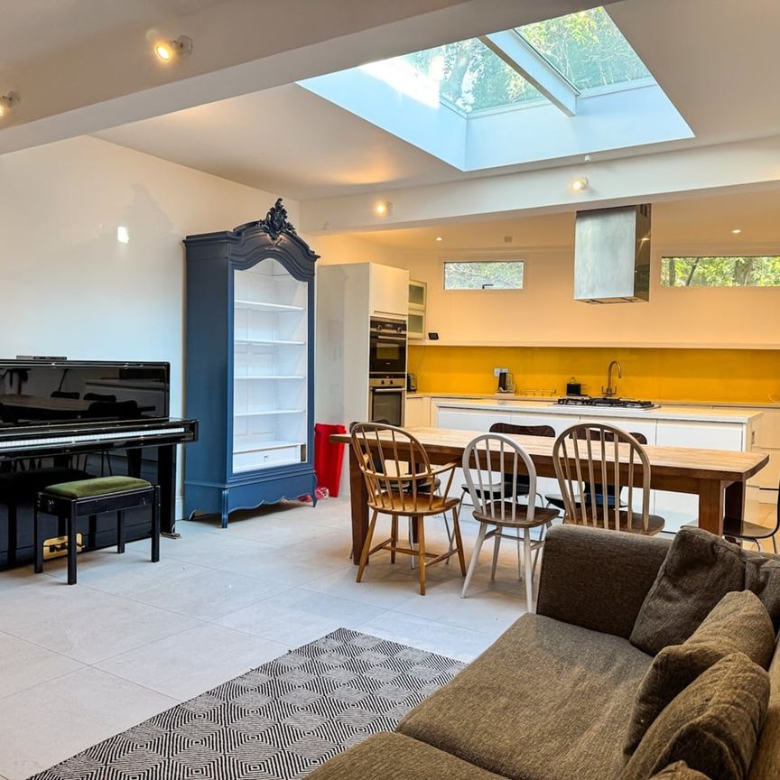 Room in a Shared House, Sidmouth Street, WC1H - Photo 1