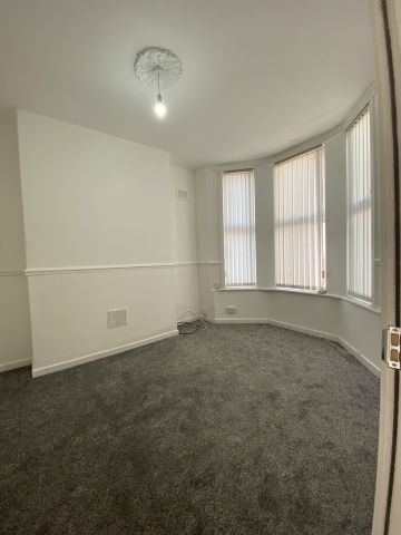 4 Bed End Terrace, Faraday Street, L5 - Photo 2
