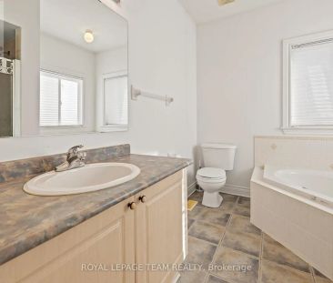 51 CASTLE GLEN CRESCENT - Photo 1