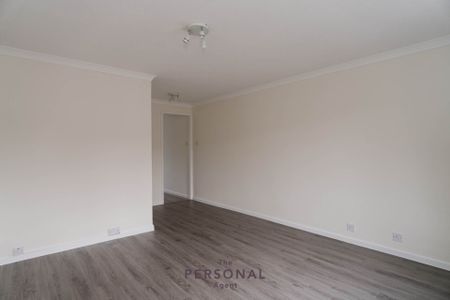 Delaporte Close, Epsom - Photo 5