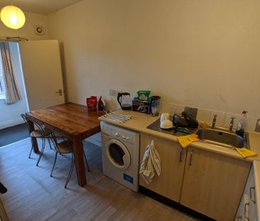 3 bedroom flat to rent - Photo 2