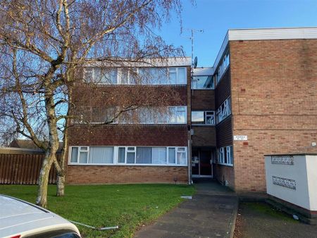 2 bedroom flat to rent - Photo 2