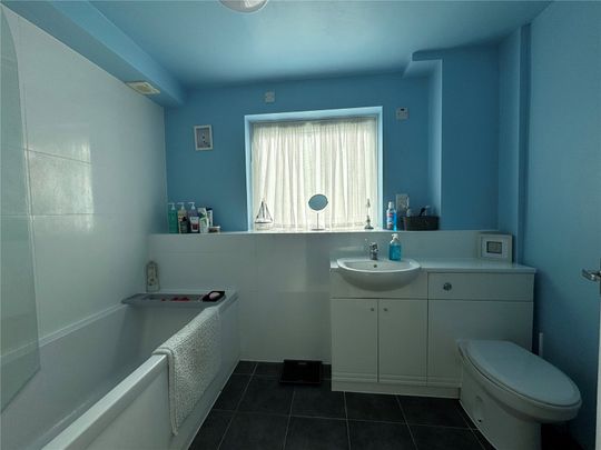 Spacious 2-Bedroom Flat in Kenley - Photo 1