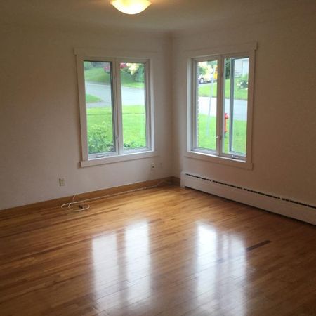 GRAND 5-1/2 À LOUER PRÈS UNIVERSITÉ DE SHERBROOKE - Photo 3