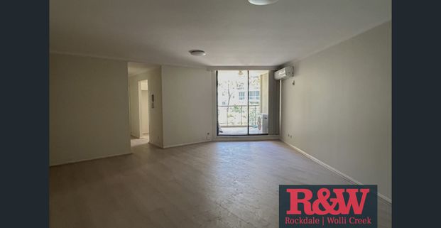 Renovated 2-Bedroom Apartment in Sought-After Location - Photo 1