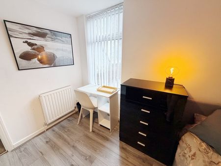 Room in a Shared House, Springbank Road, L4 - Photo 5