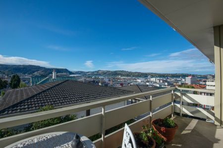 Fully furnished and a fantastic location! - Photo 2